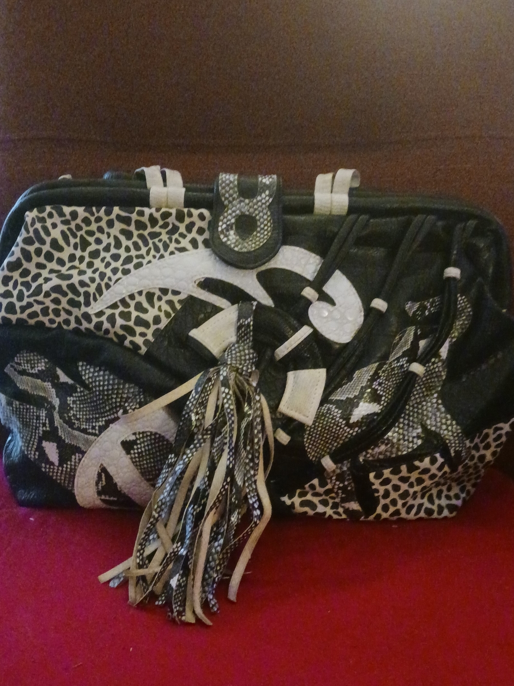 Black & White Textured Tassel Frame Handbag